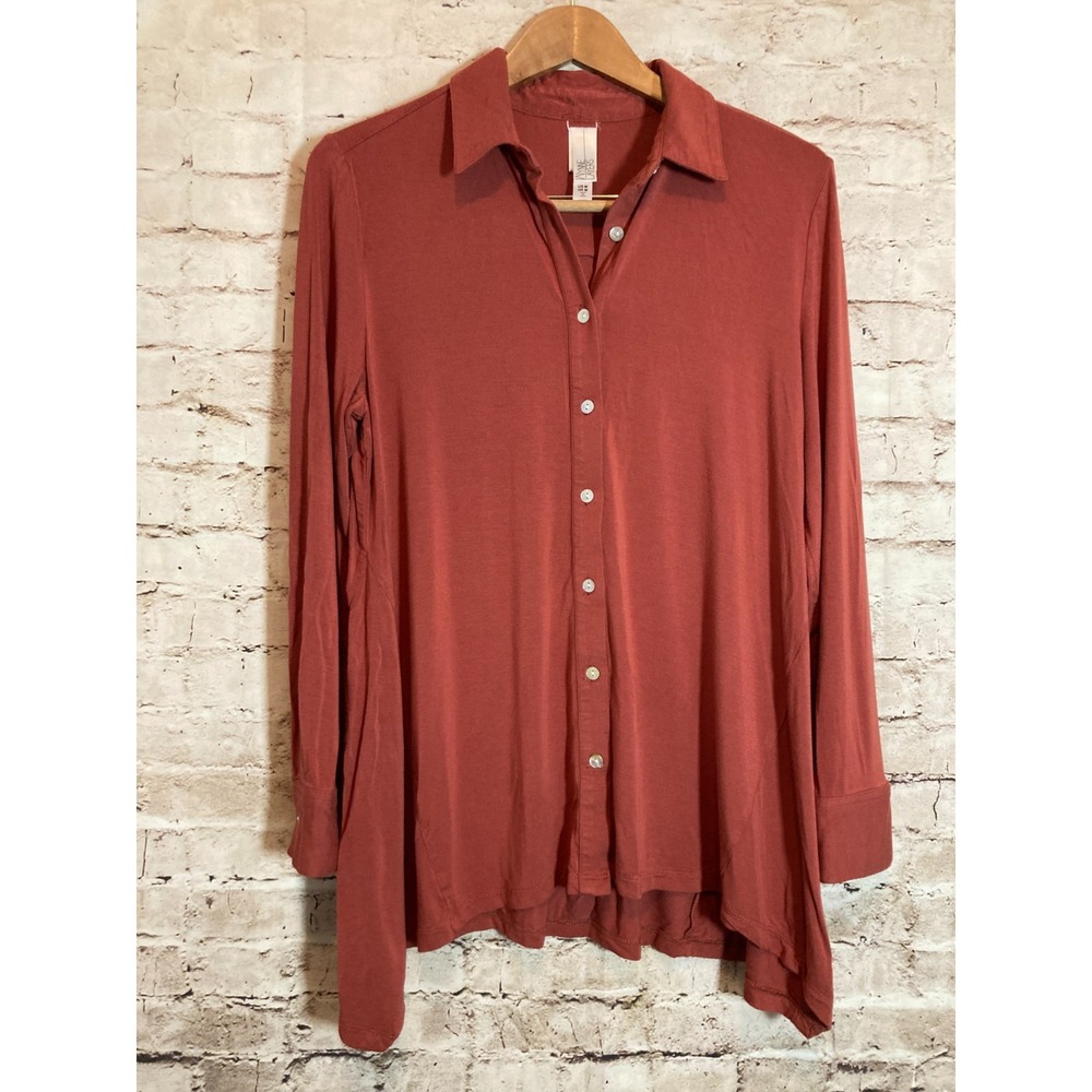 Wynne Layers Lagenlook Top Womens Medium Rust Red Jersey Stretch Button Up